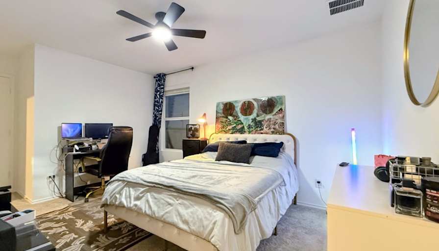 Yas's room
