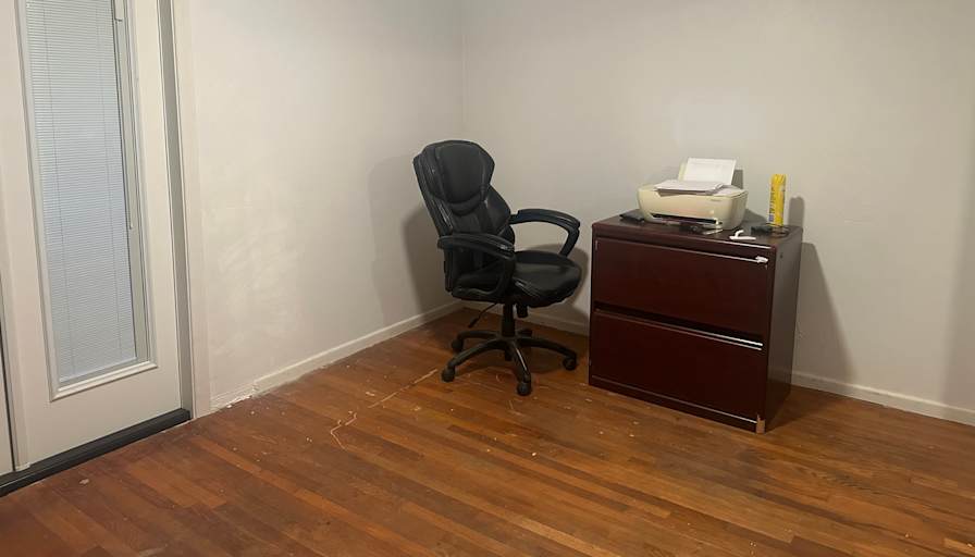 Leslie's room