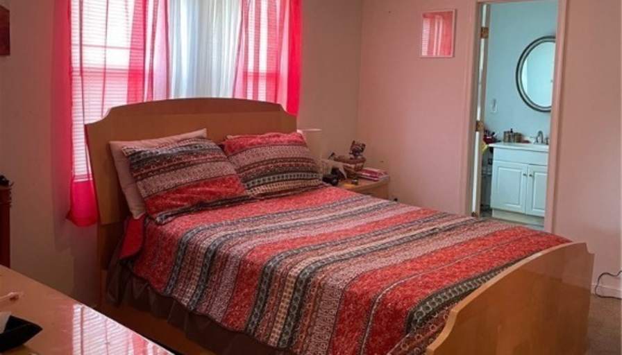 Jamal's room