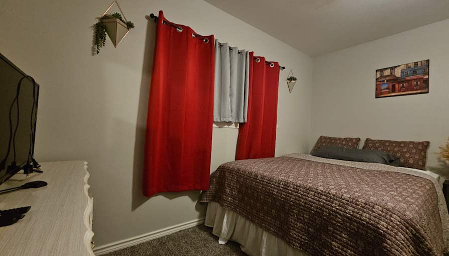 Quiet North Central Home's room