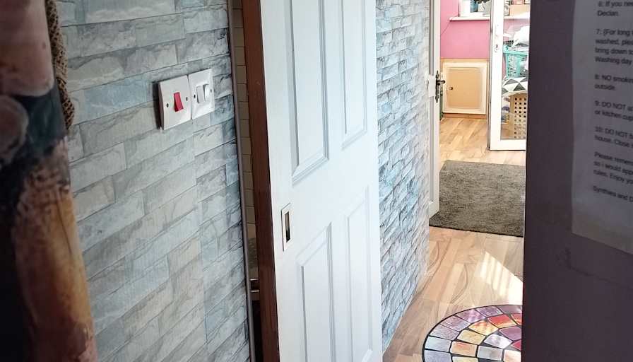 Synthiea Doolan's room