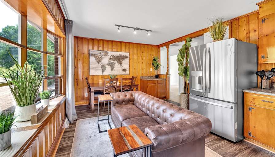 lifedoorrentals's room
