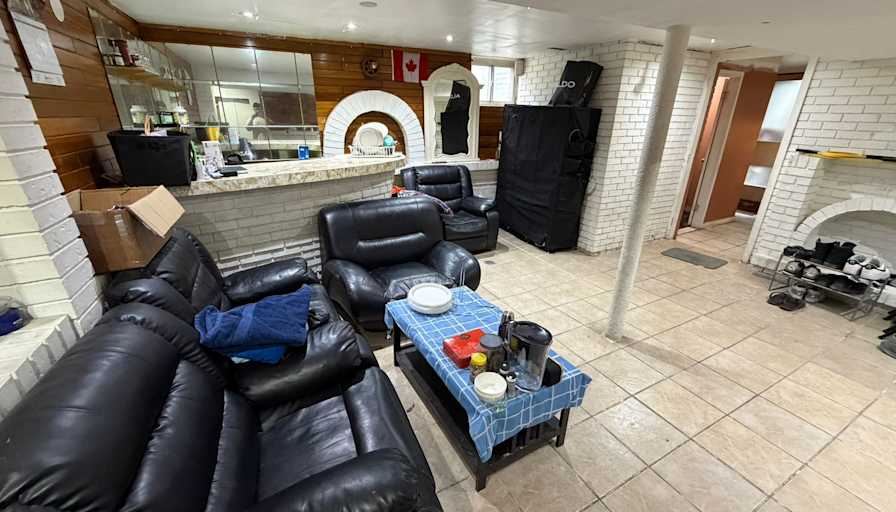 Aron's room