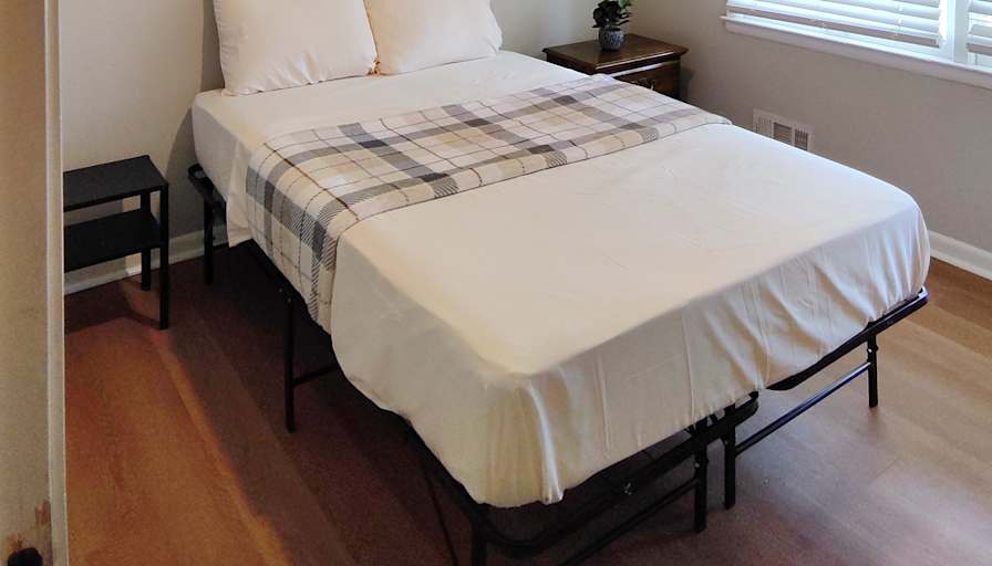 Savelle's room