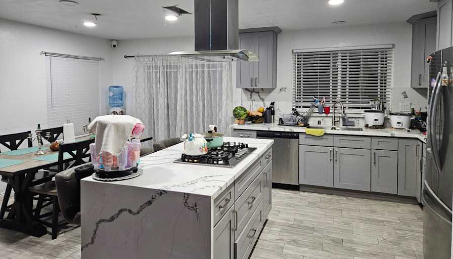 Luis's room