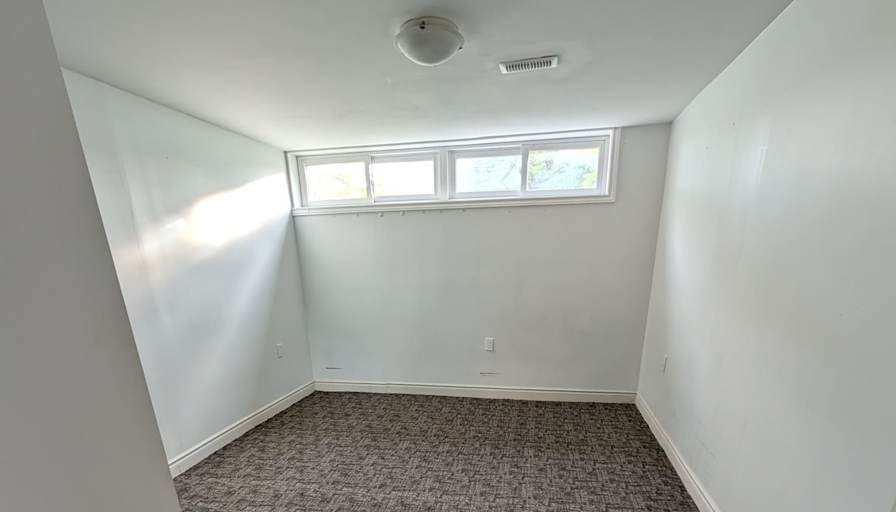 Beautiful, Clean & Bright!'s room