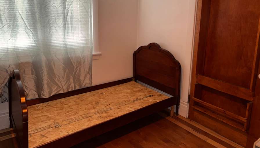 Charlebois Mario's room