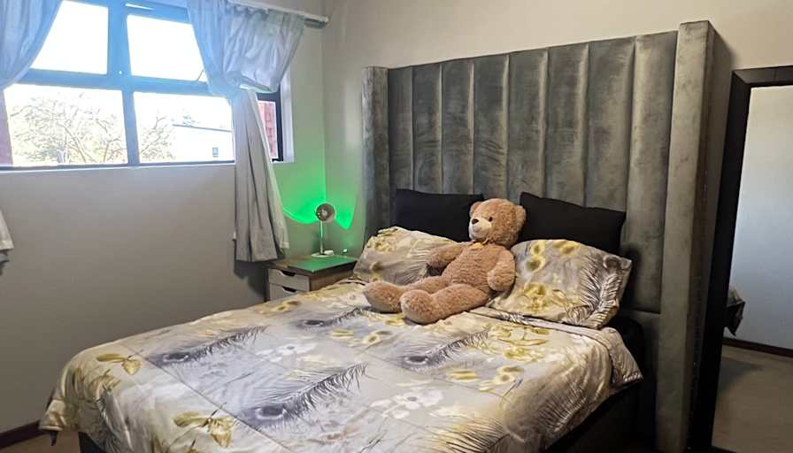 Ponatshego's room