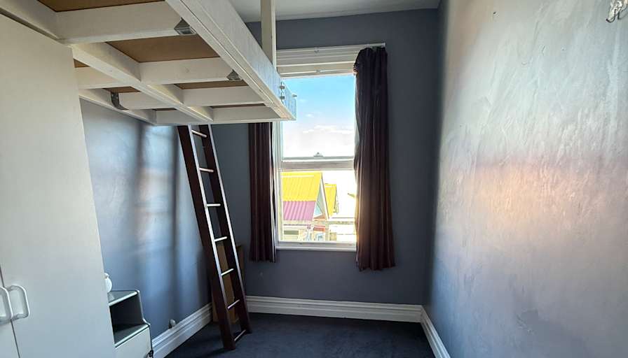 Tarak's room