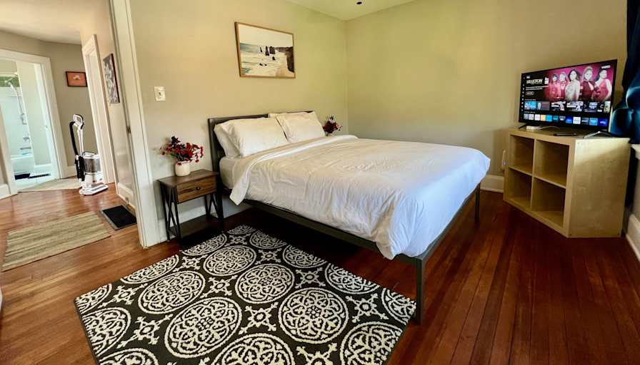 Cincy Furnished Stays's room