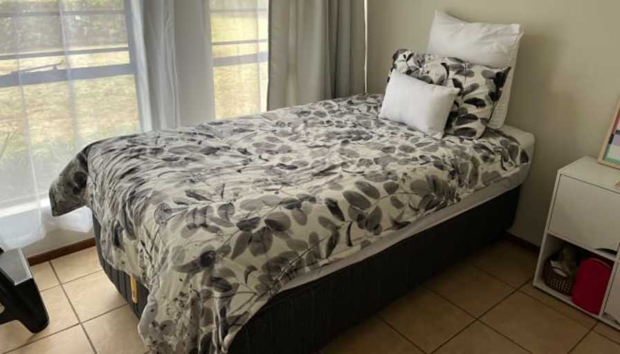 Aviwe's room