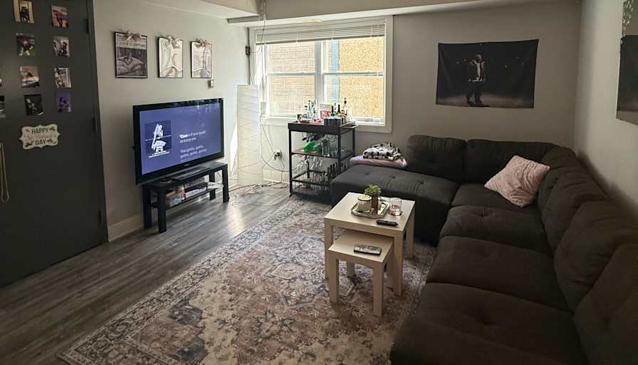 siya bhardwaj's room