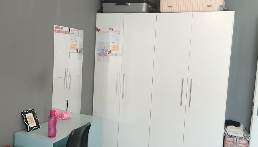 Abdurahgmaan's room