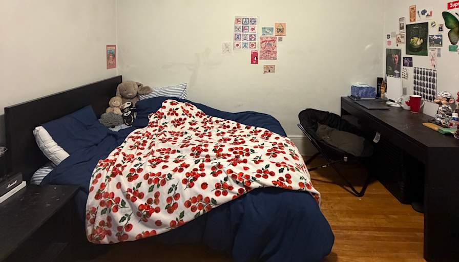 Leslie's room