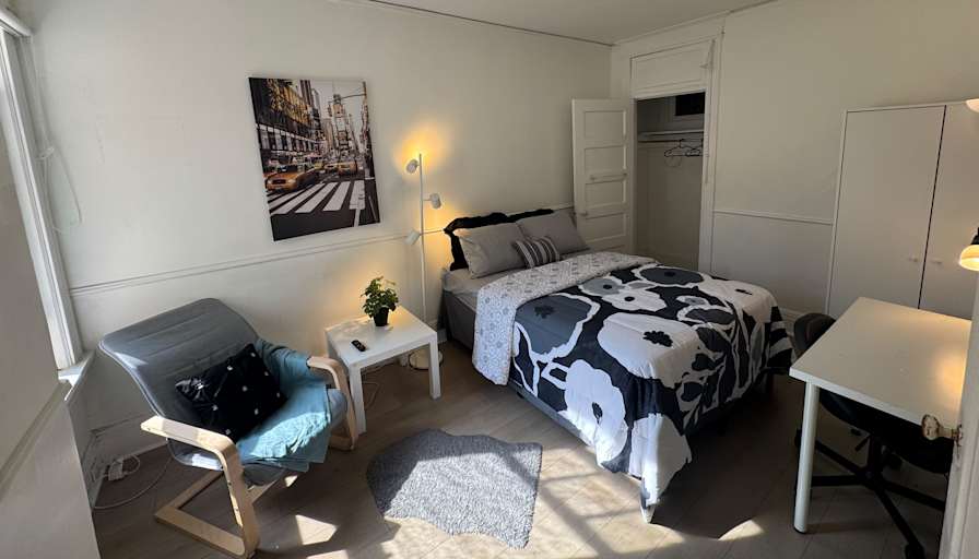 Alona's room