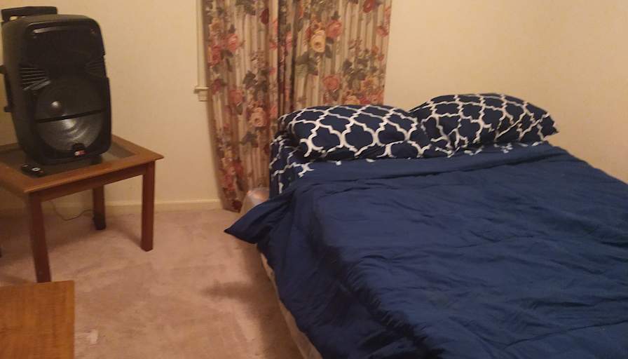 Alonza's room