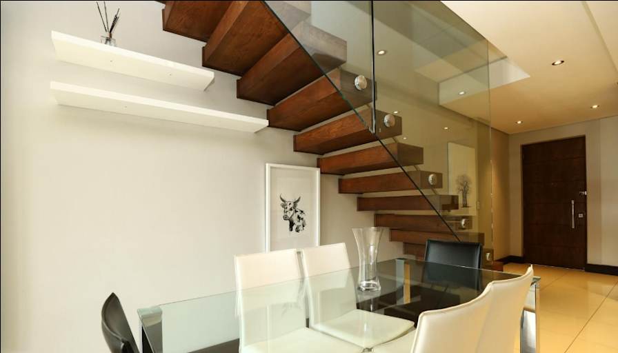 Mejury's room