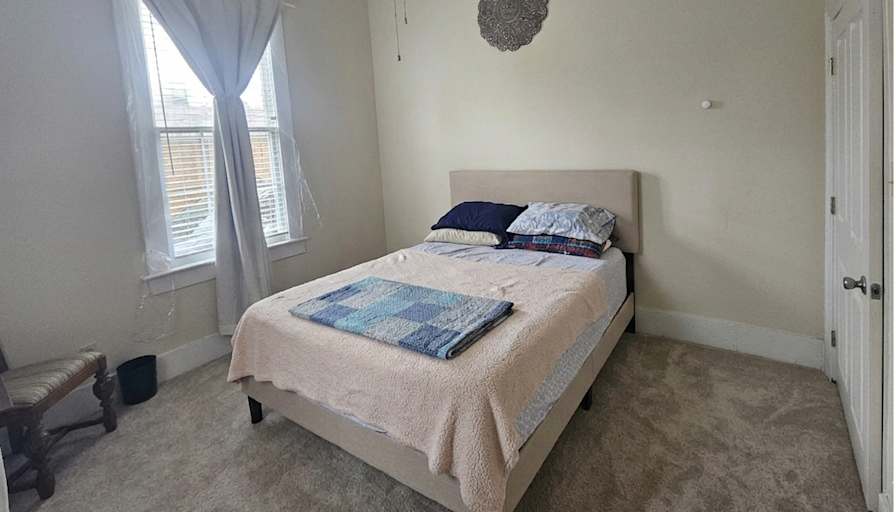 Holly parashar's room