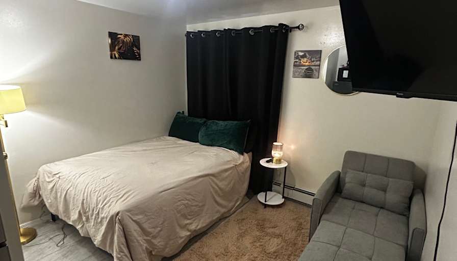 Dee's room
