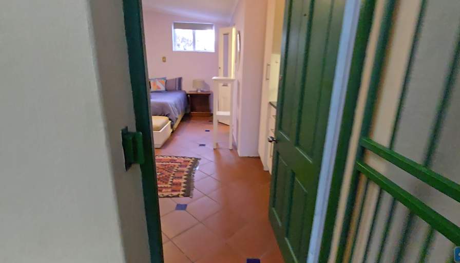 Green Point Tree House's room