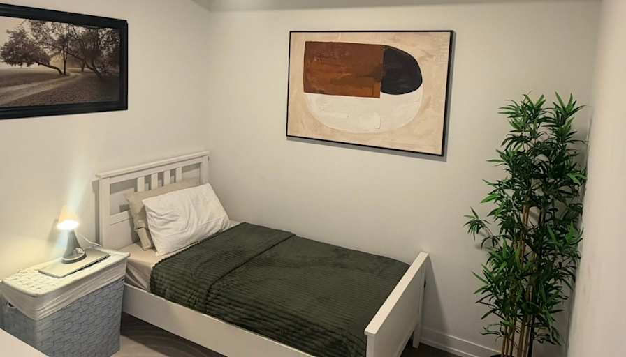 Abs Sims's room