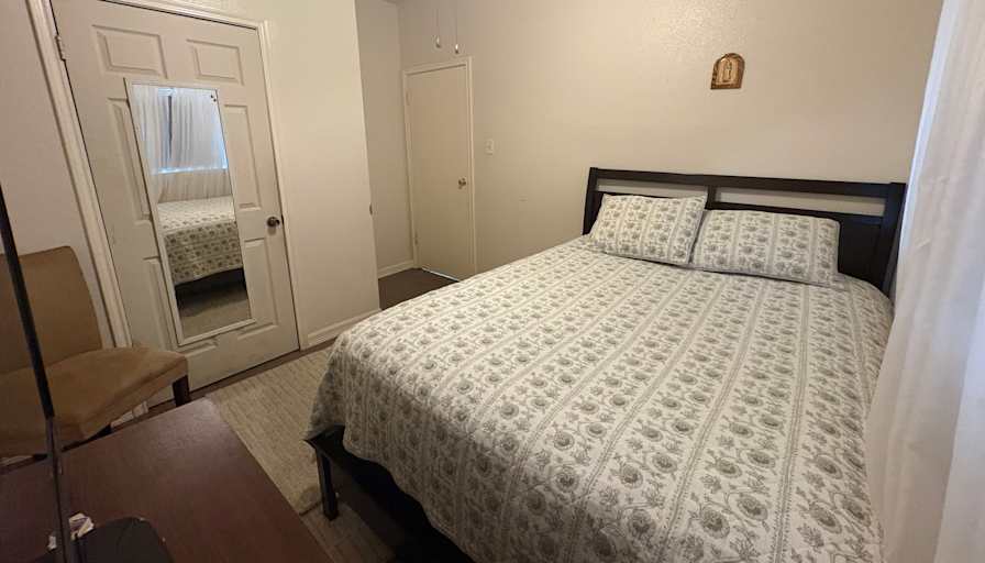 Reina's room