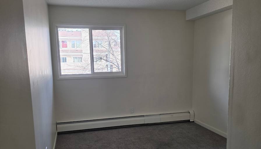 JOHNATAN  OROXKO's room