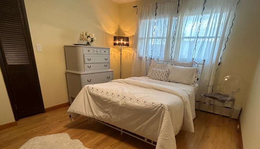 Lee's room