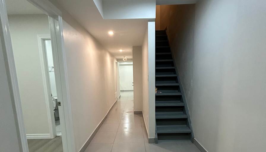 Lee's room