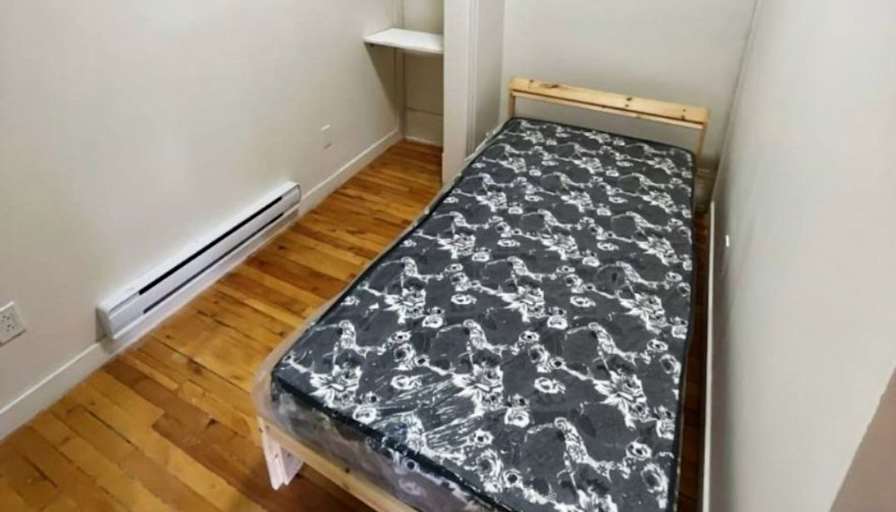Atbin's room