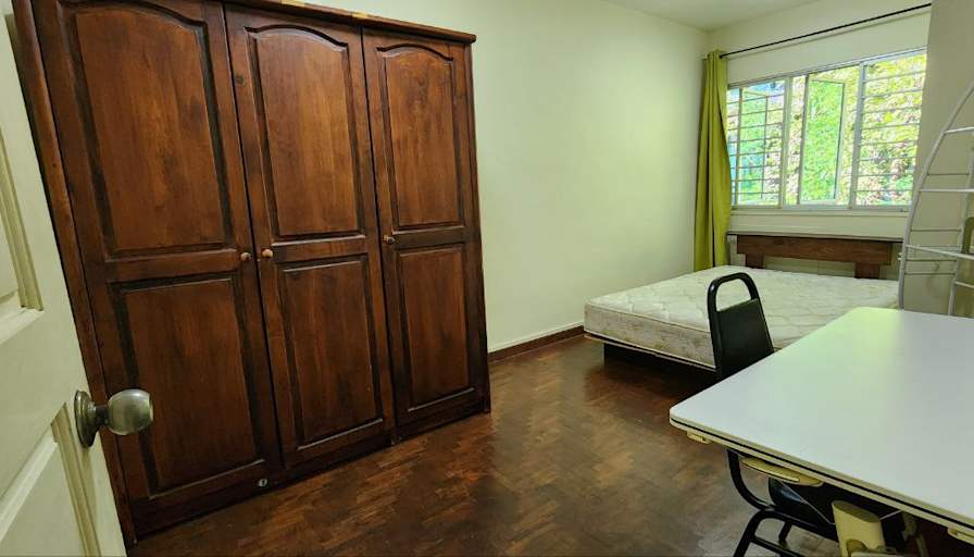 Zaris's room