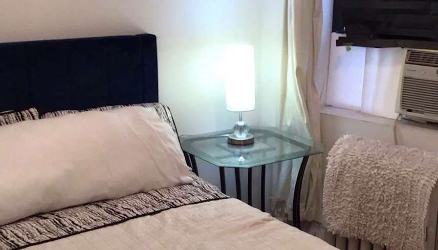 Les's room