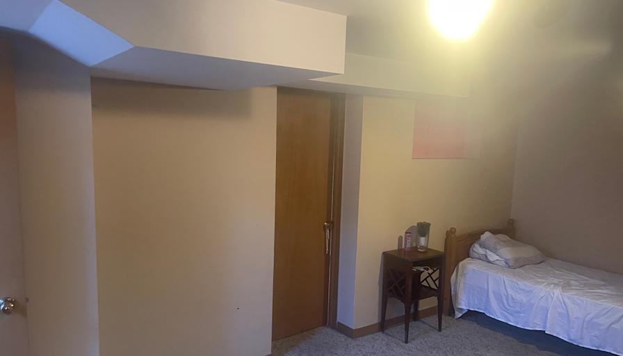Lon's room