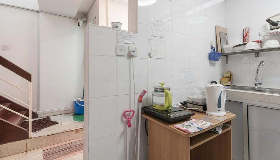 Roomy's room