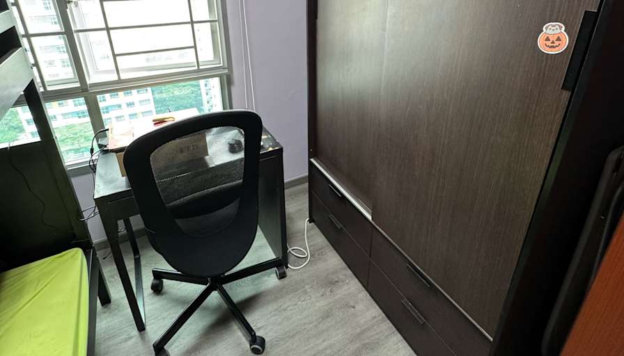 BERNARD LIN's room