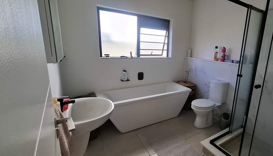 Marnes's room