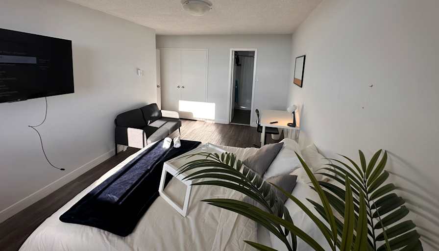 Housingfouryou's room