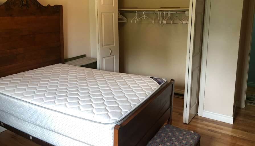 Room for rent's room
