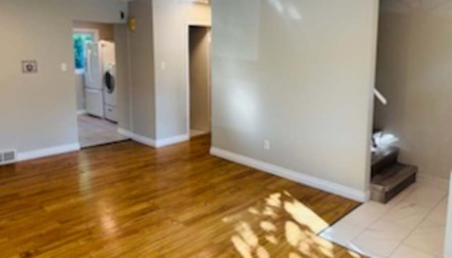 Kartik Khanna's room