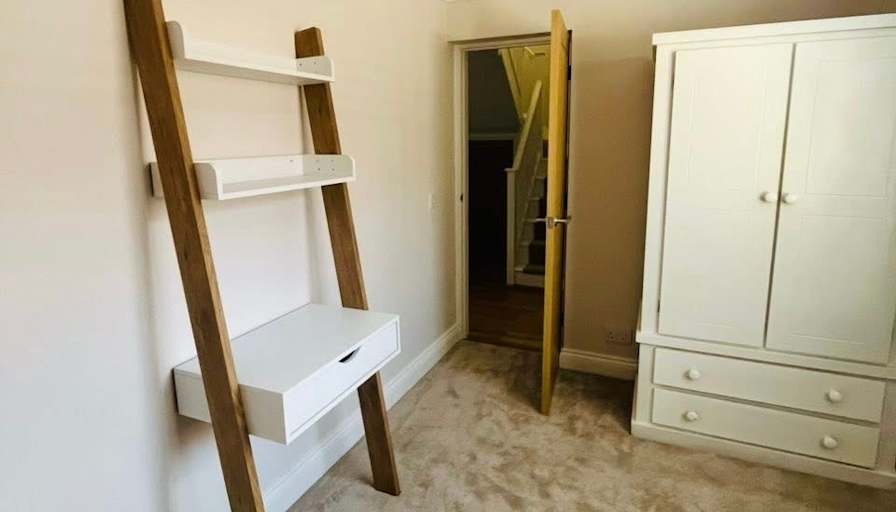 Naomi's room