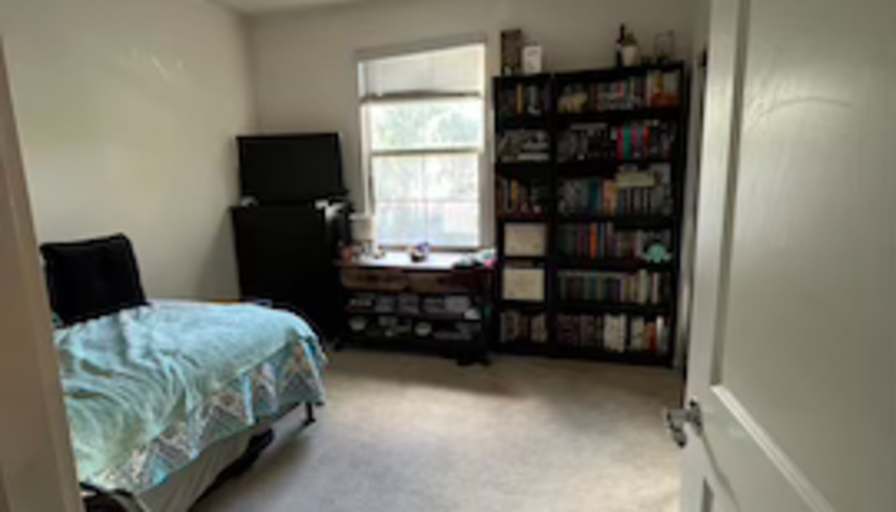 Mayra's room