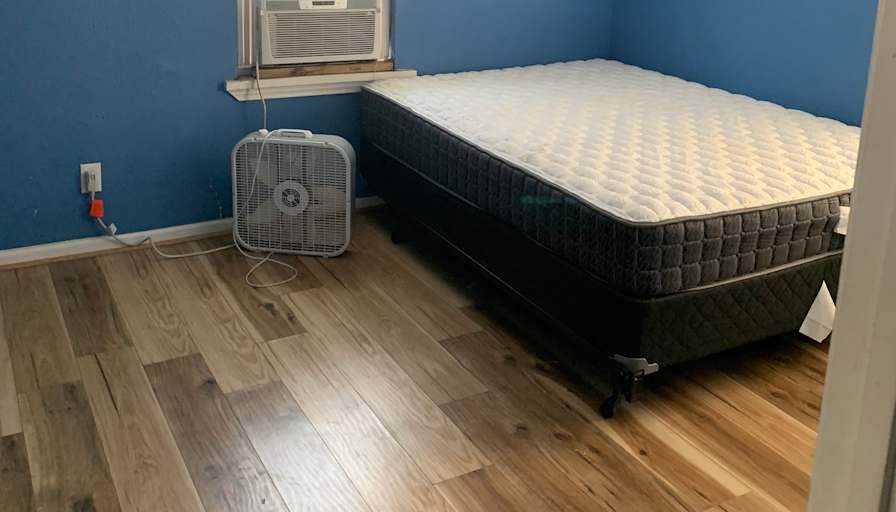 Raj Bey's room