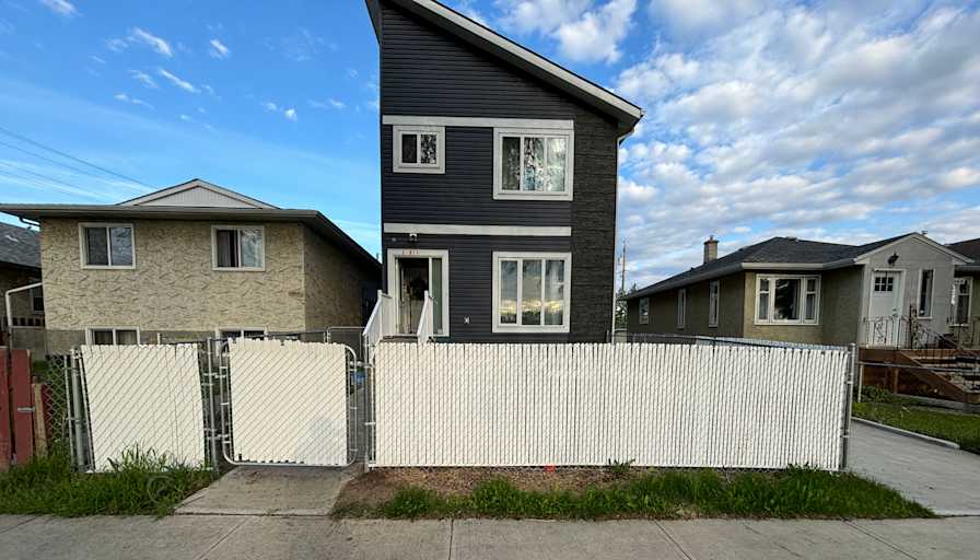 Harish Kumaravel's room