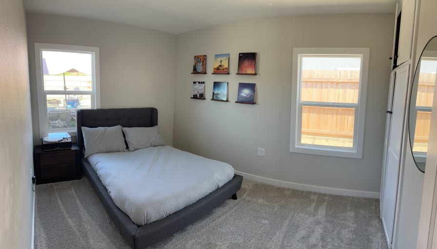 Andres's room