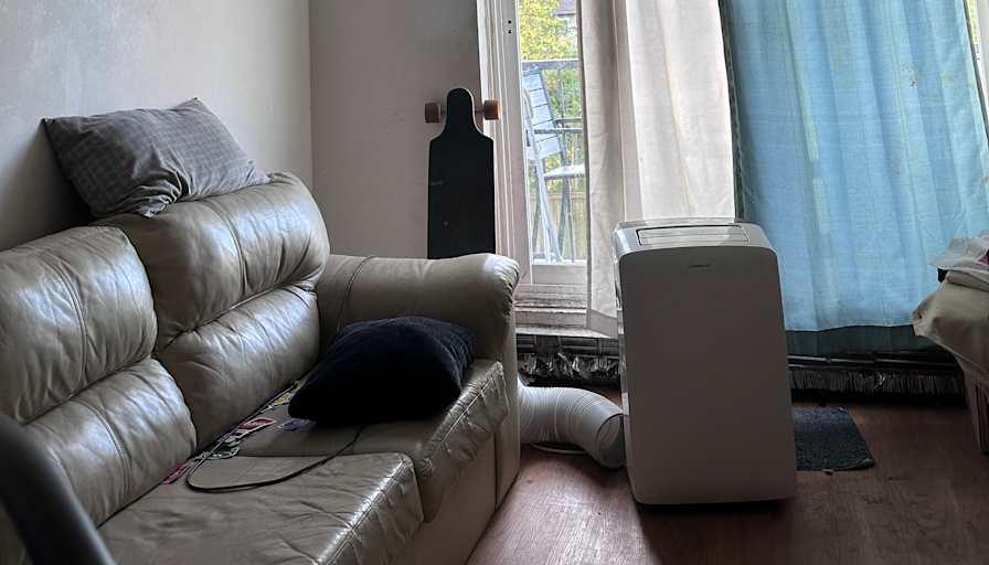 Manmohan's room