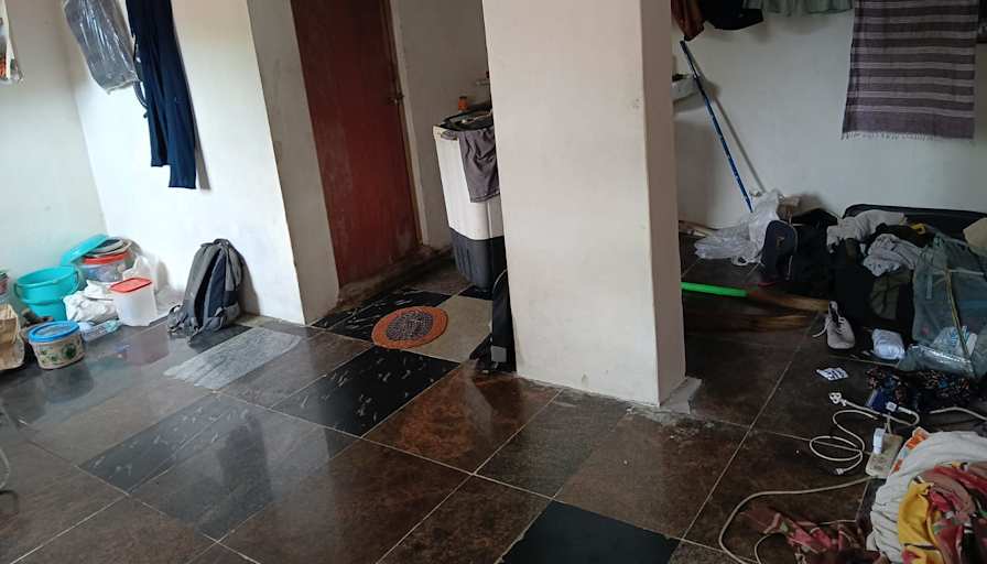 Karthik S's room