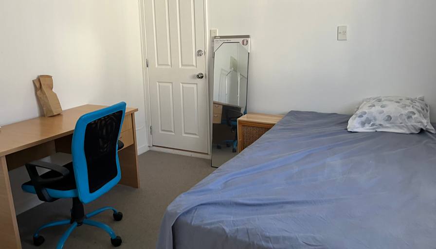yan SHI's room