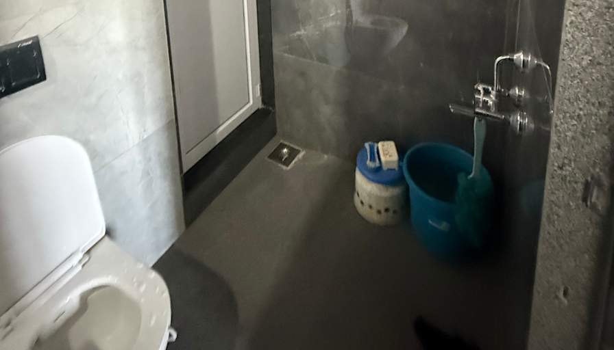 Dheeraj Khadapkar's room