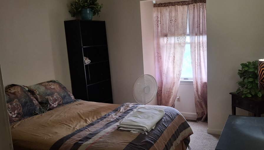 Derek Simmons's room