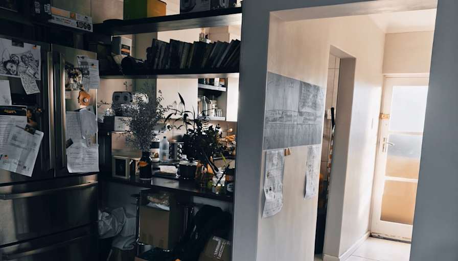 Leslie's room